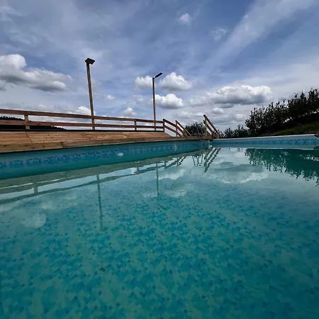 Wzgorze W Cieniu Lasu شاليه