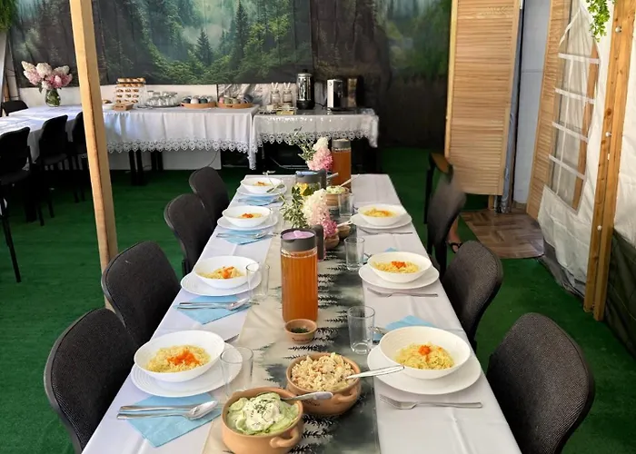 Wzgorze W Cieniu Lasu *