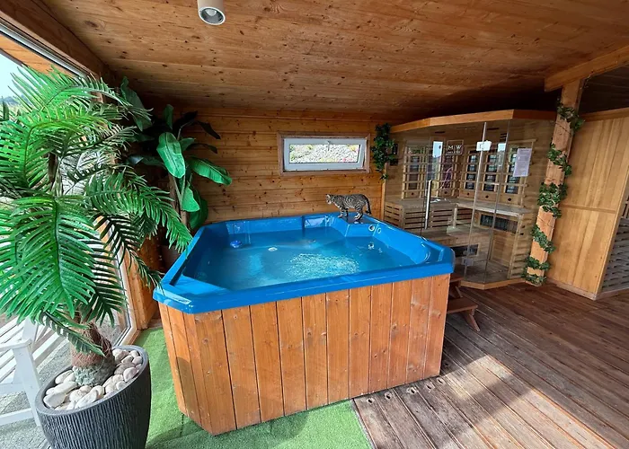 木屋 Wzgorze W Cieniu Lasu Lukowica